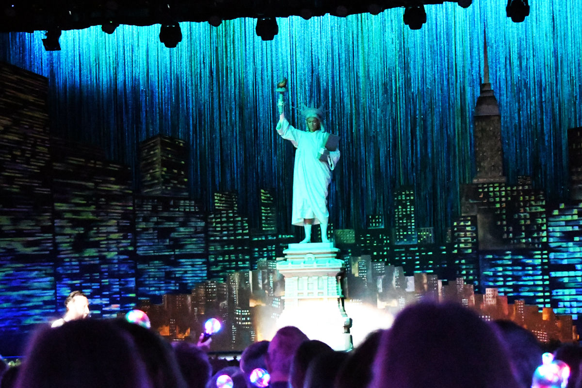 079 Lady Liberty at the Yakov Smirnoff Show.jpg